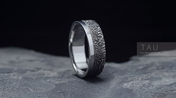 Мужское кольцо из титана и дамасской стали